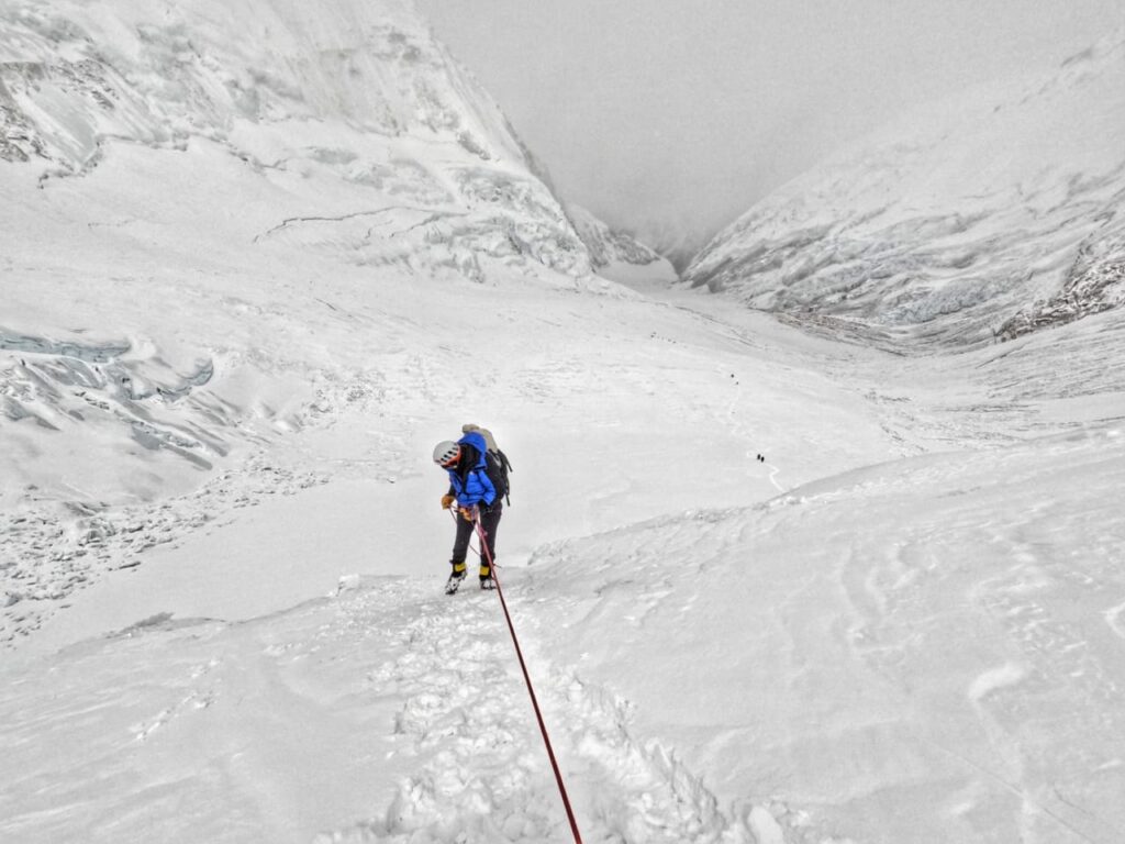 Ruchika Singhal climbing Lhotse Face