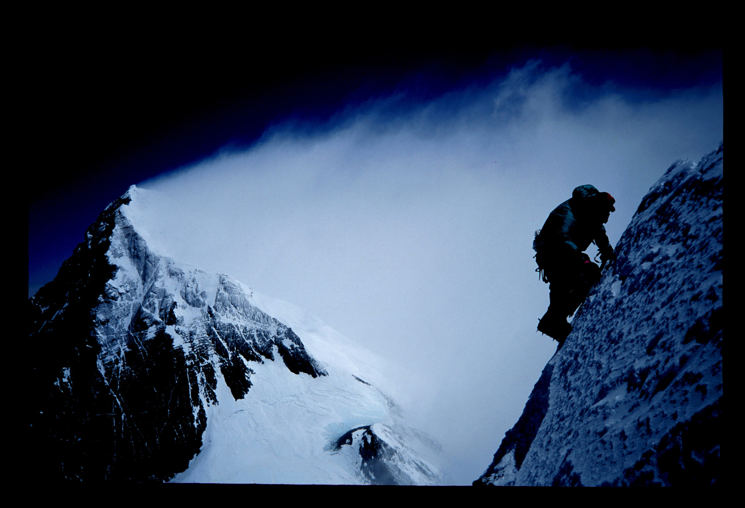 EdViesturs_VOM_Approaching Lhotse Summit with Everest behind 1994