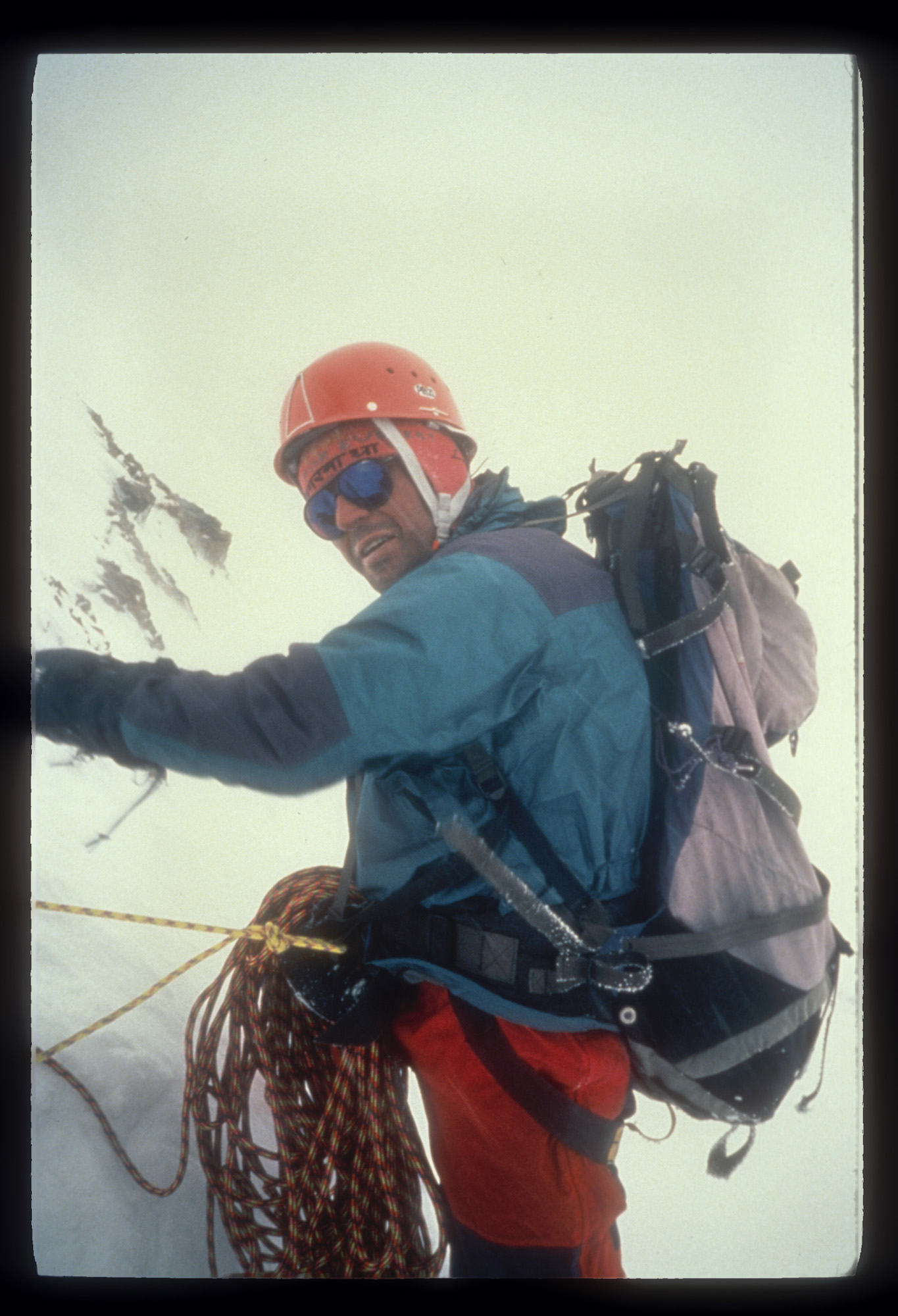 EdViesturs_VOM_climbing Abruzzi ridge on K2 1992